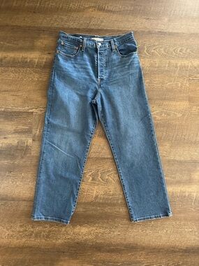 Levi’s Ribcage Straight ankle jeans, size 31”